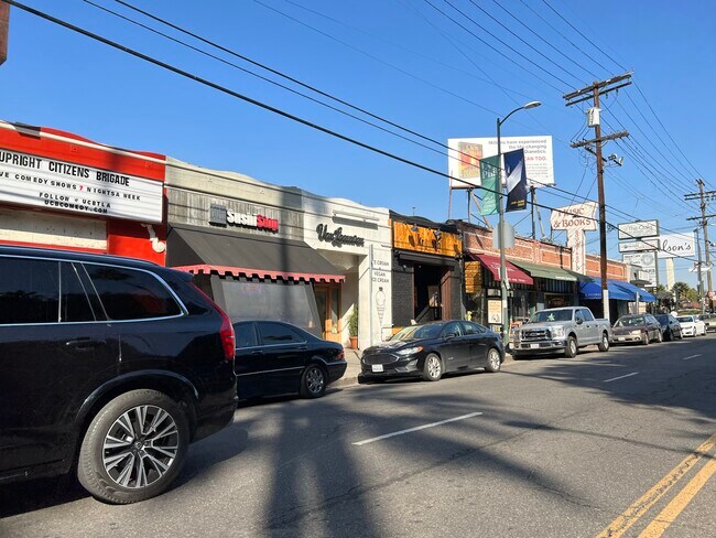 Building Photo - 6121 Glen Holly St