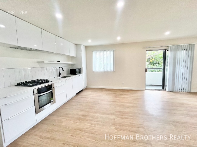 Building Photo - 860 S Ardmore Ave