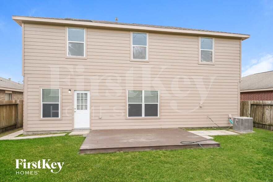 Building Photo - 2027 Golden Topaz Dr