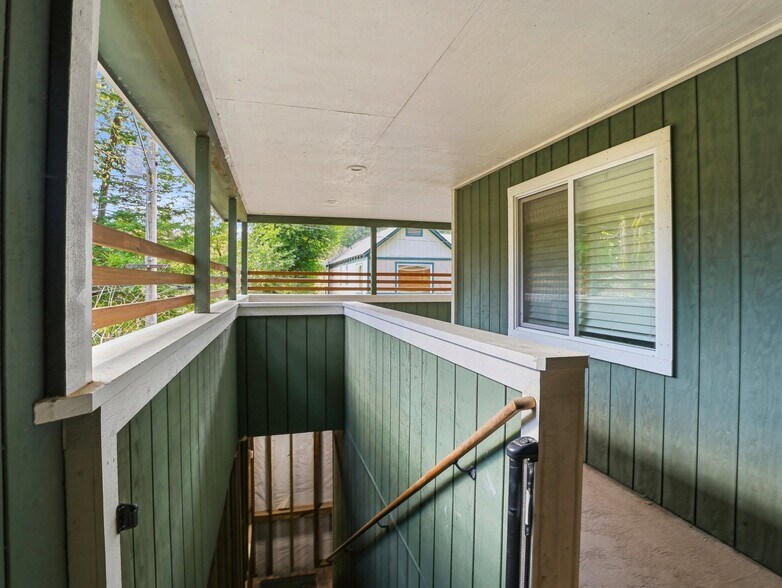 Building Photo - 16799 Center Way