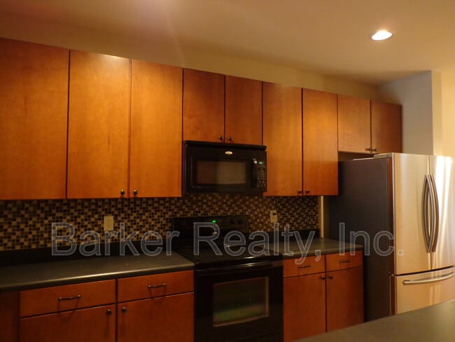 Building Photo - 3018 Freeport Dr