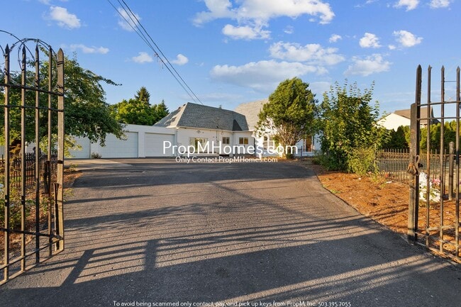 Building Photo - Discover Architectural Charm with this 3 Bedroom Estate!
