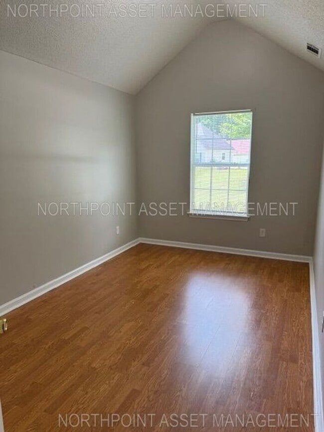 Building Photo - Beautiful 3BR 2BA Home w/ Attached Garage in Fairburn