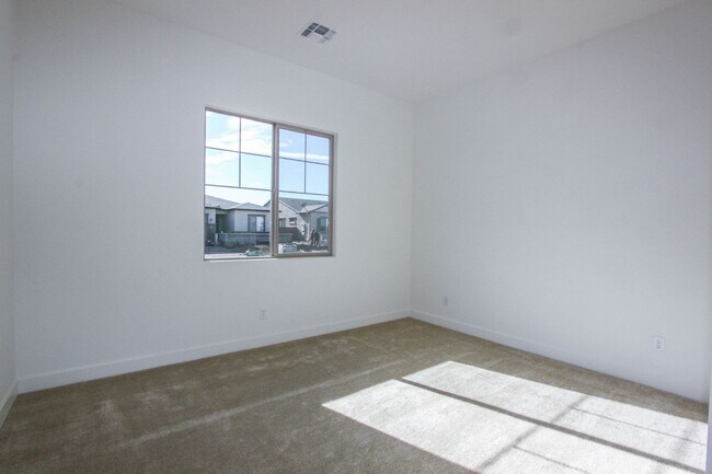 Building Photo - 3 bed 2 bath in Pronghorn Ranch