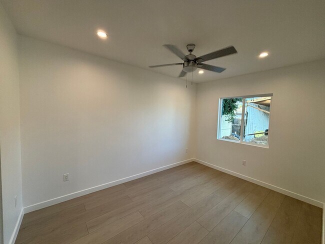 Building Photo - Eldora, 10313-10321 1/2