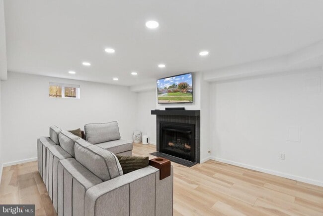 Building Photo - 5006 Flanders Ave