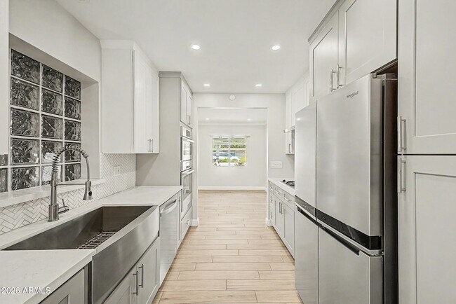 Building Photo - 5539 N 19th St