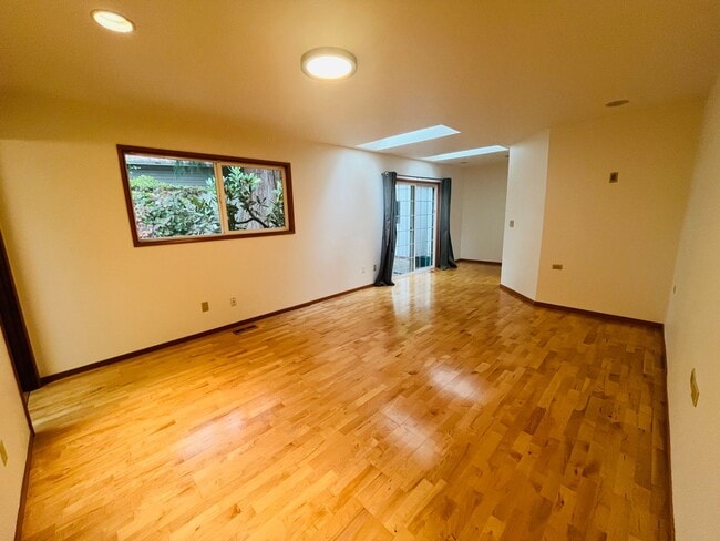 Building Photo - Charming One-Level Home in Garden Home — Near Washington Square & Trader Joe’s! Landscaping Inclu...