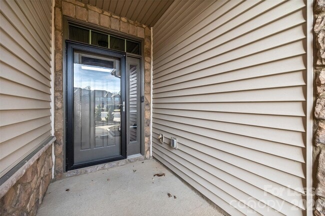 Building Photo - 827 Ayrshire Ave