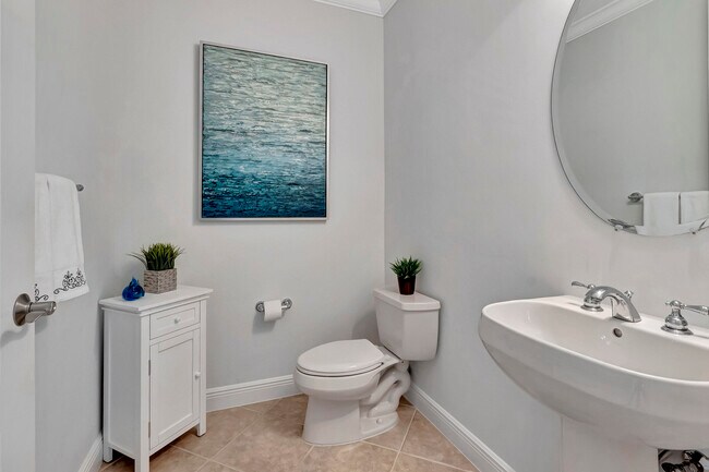 Building Photo - 5585 NE Trieste Way