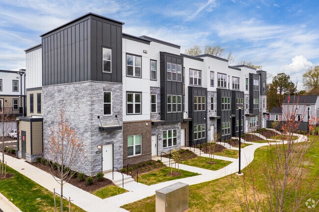 Building Photo - Ainsworth