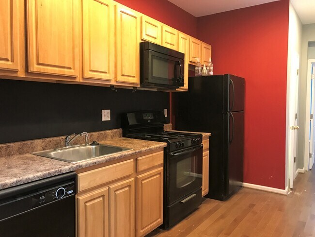 Building Photo - Charming 2 Bedroom/1.5 Bathroom Townhome in Remington, MD!