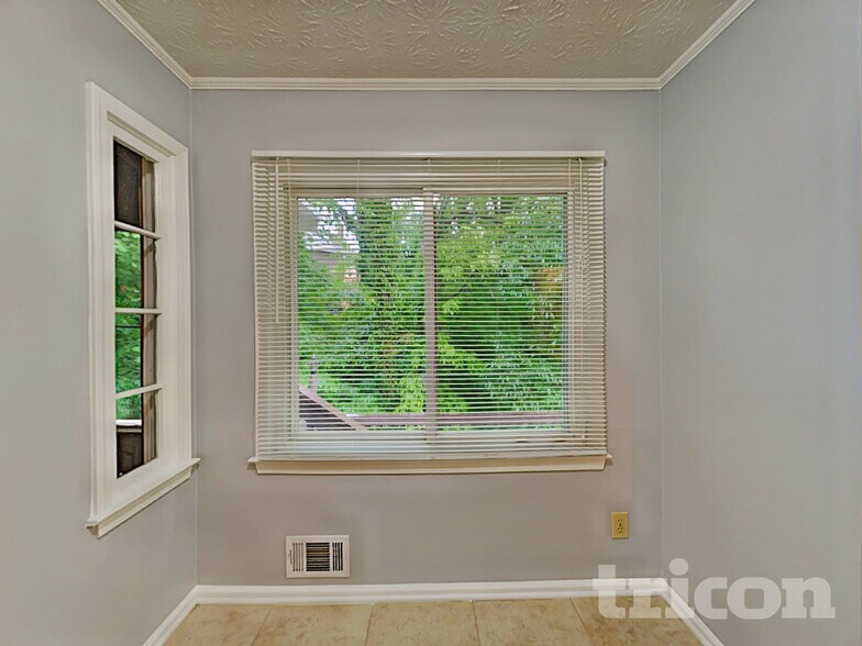 Building Photo - 215 Comstock Ct