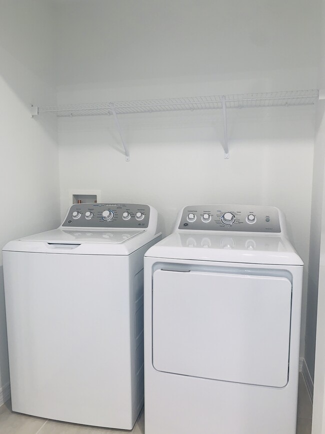 Building Photo - 172 Riverfront Wy