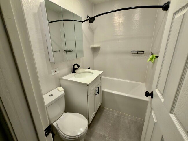 Building Photo - 5410 N Neenah Ave