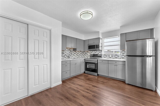 Building Photo - 3750 SW 59th Terrace