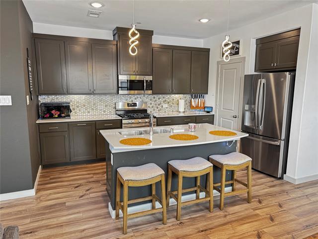 Building Photo - 677 Watersedge Ct