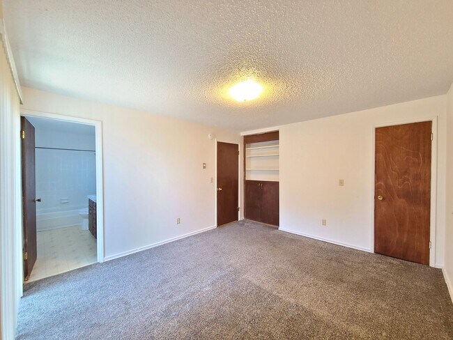 Building Photo - 2118 E Boone Ave