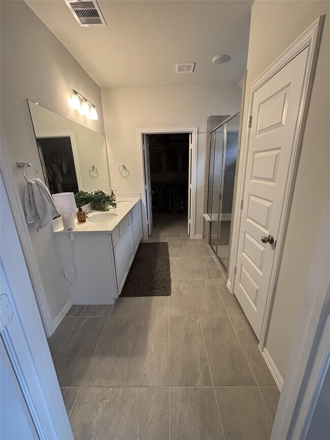 Building Photo - 32403 River Birch Ln