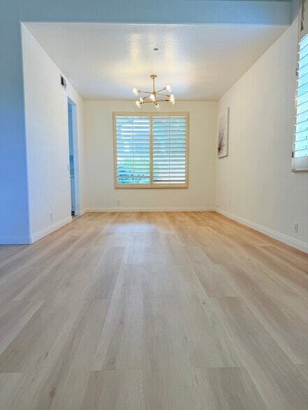 Building Photo - 9878 Via Esperanza
