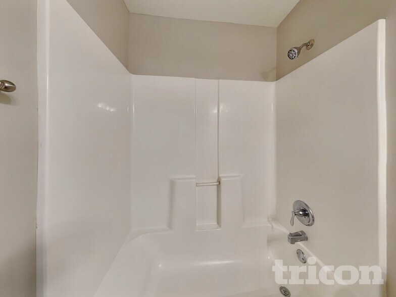 Building Photo - 561 Grassy Bend Dr