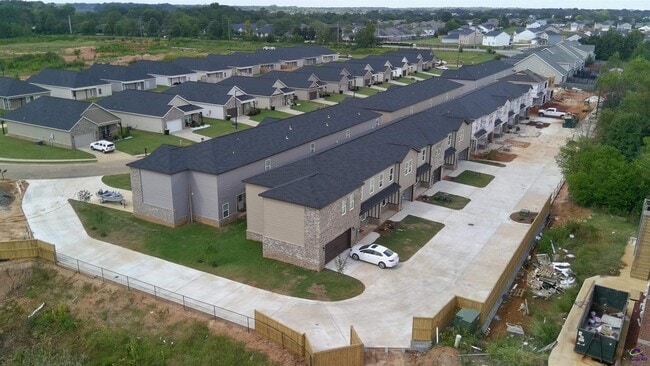 Building Photo - 312 Beau Claire Cir