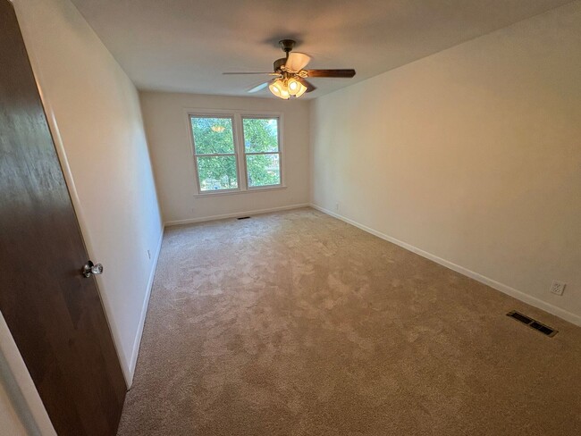 Building Photo - 6808 River Ridge Dr