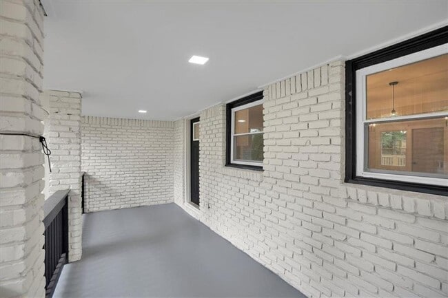 Building Photo - 2271 Cresta Dr