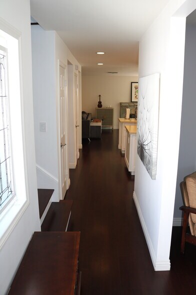 Building Photo - 2309 Nelson Ave