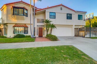 Building Photo - Spacious Unfurnished Home near Coronado's Schools available for Long Term Lease!