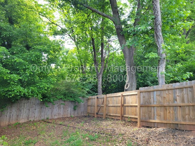 Building Photo - Luxurious 4 Bedroom Home near Grant Park!