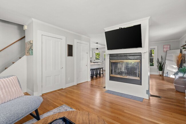 Building Photo - 589 Willard St