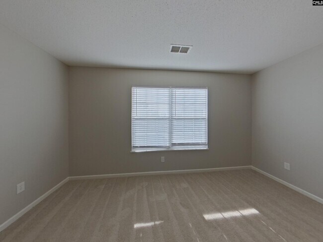 Building Photo - 732 Elderberry Ln