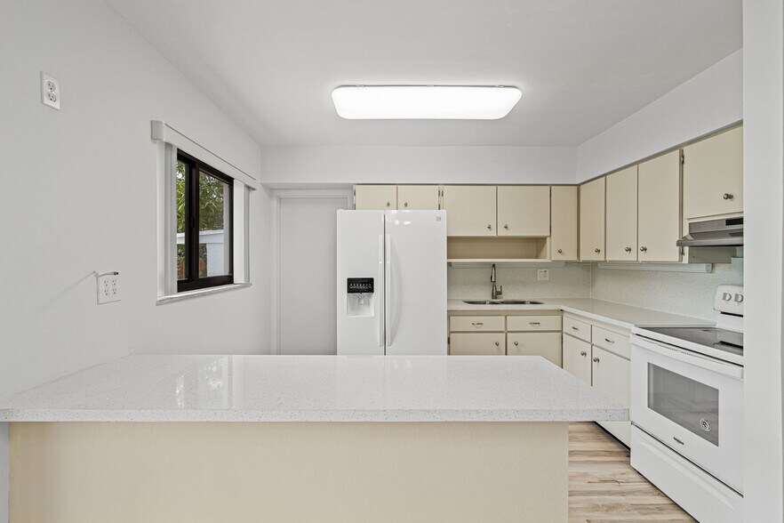 Building Photo - 5110 SW 106th Ave
