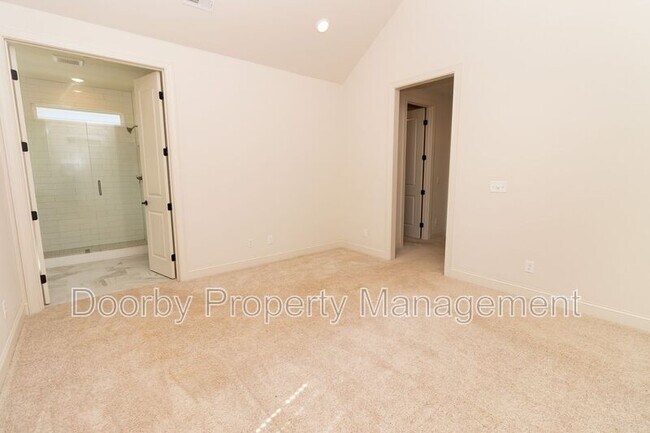 Building Photo - 6908 Roberta Ln