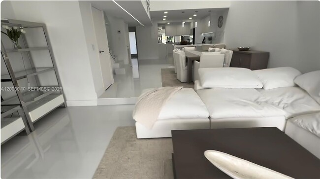 Building Photo - 336 Poinciana Island Dr