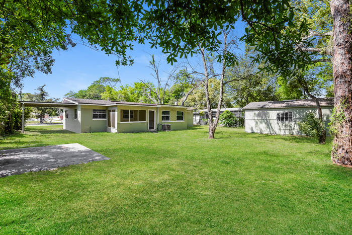 Building Photo - 1301 Roger Babson Rd