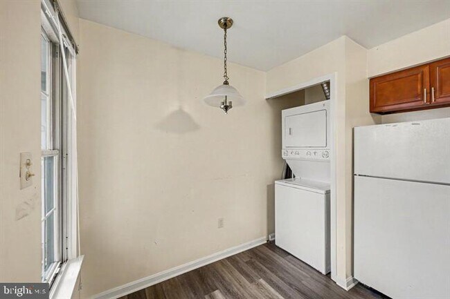 Building Photo - 8619 Beekman Pl