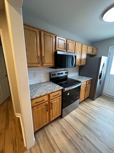 Building Photo - 221 Highgate Cir
