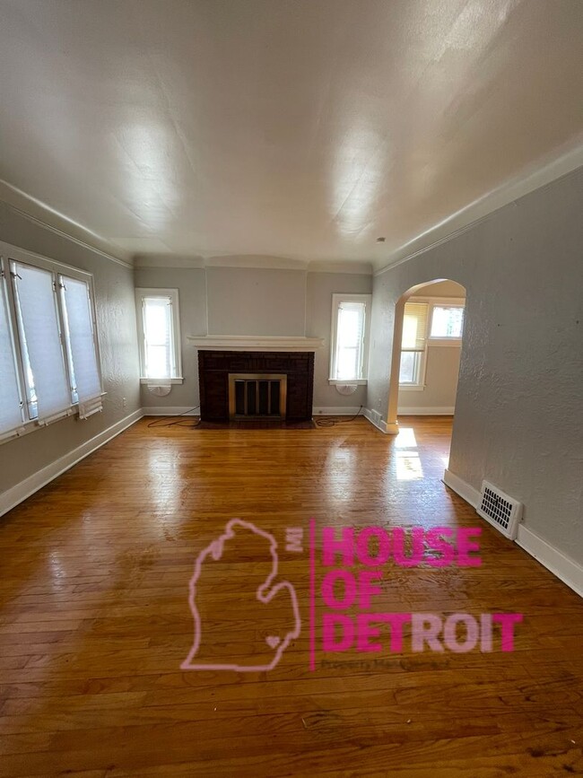 Building Photo - 14551 Mettetal St