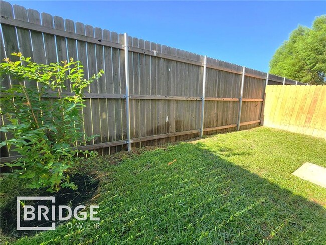 Building Photo - 418 S Centro Cir