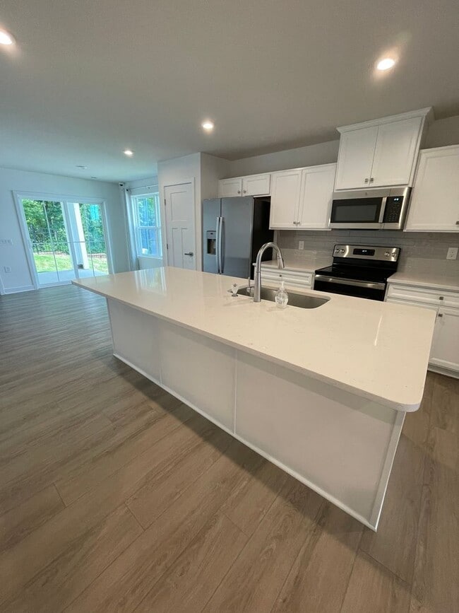 Building Photo - Brand  New!!!! 3 bedroom Townhome 2.5 Bath near Furman University !!!