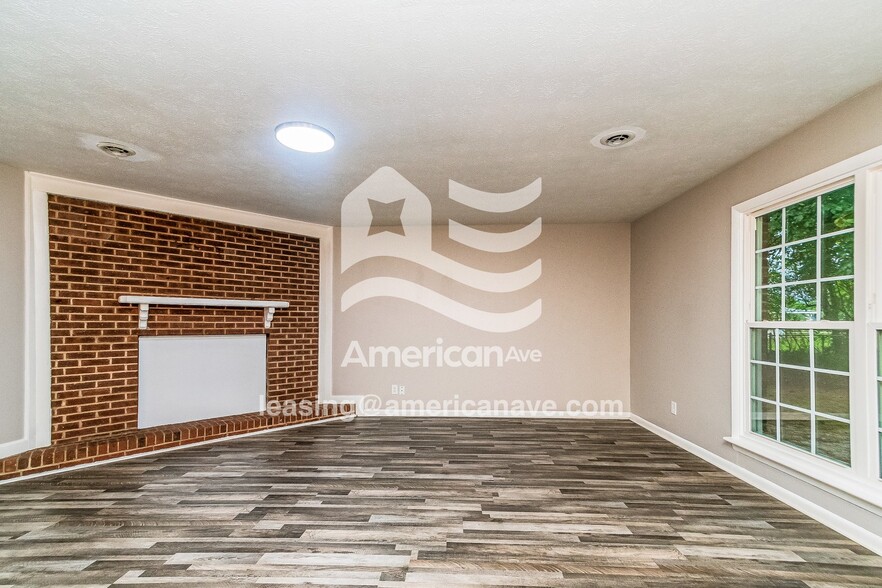 Building Photo - 1605 Blue Springs Rd