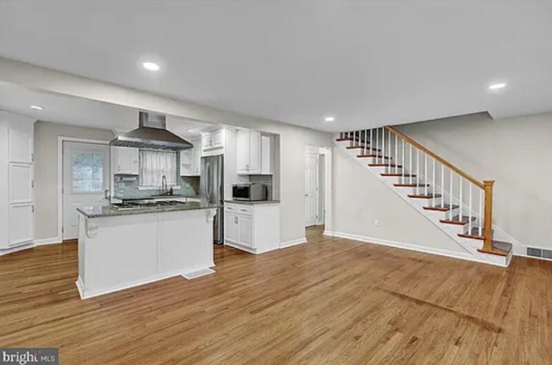 Building Photo - 212 Laurel Ave