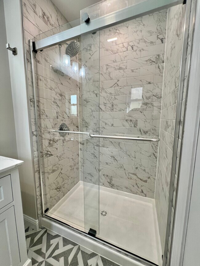 Building Photo - 417 Wenneker Dr