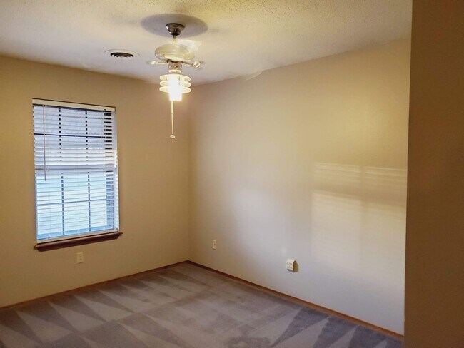Building Photo - 1307 Buena Vista St