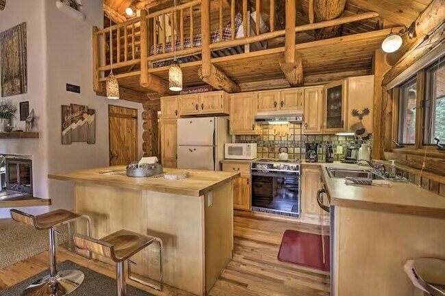 Building Photo - Mountain Cabin. Abundant outdoor amenities and activities nearby! 1 year lease! Pets negotiable!