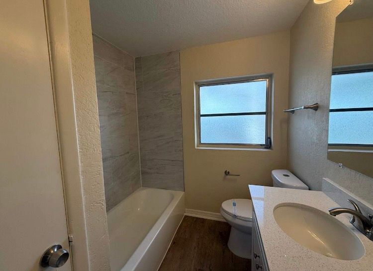 Building Photo - 3253 Little Sound Dr