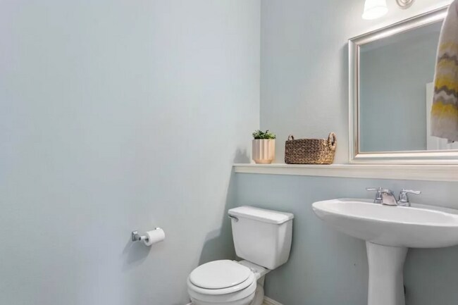 Building Photo - 3917 Links Ln