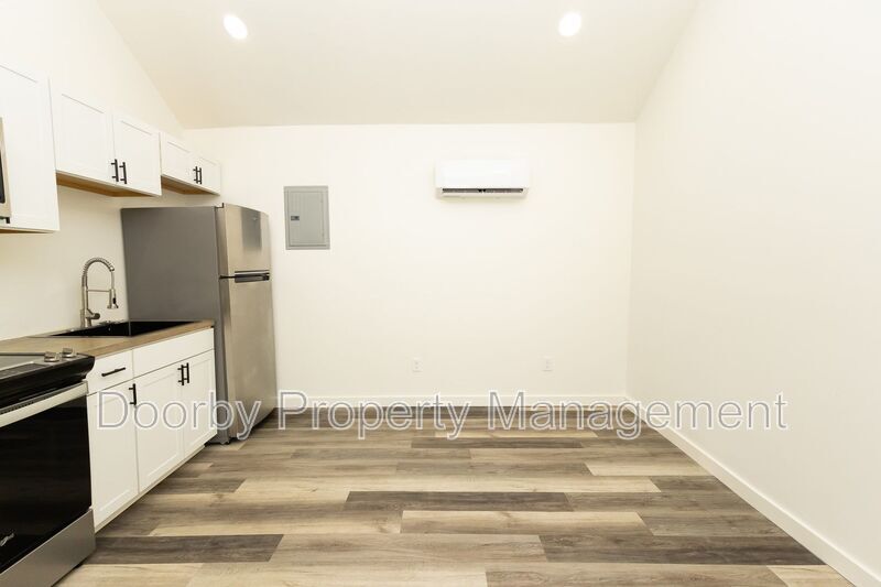 Building Photo - 5640 US-41